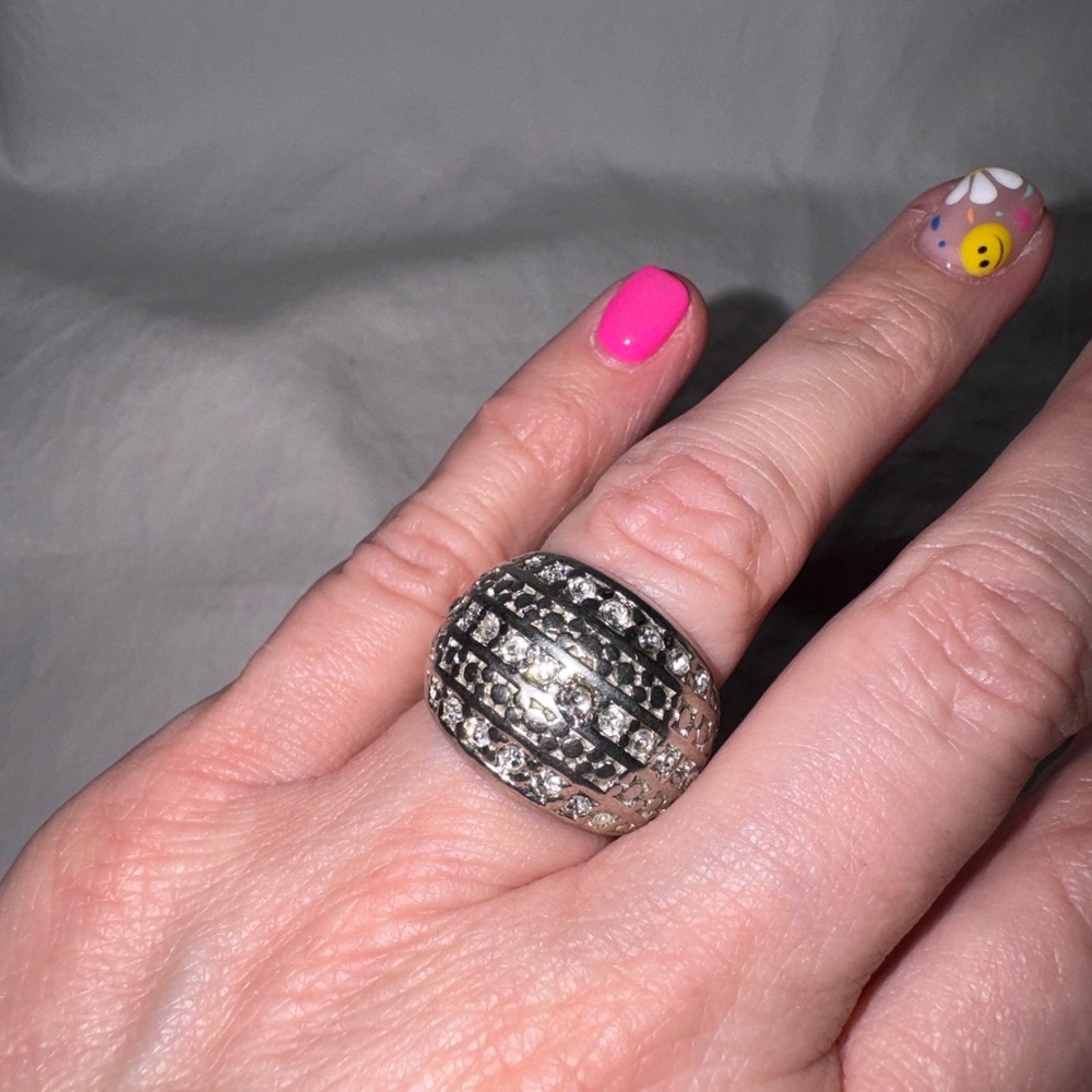 Silver & Black Statement Ring – Elegant Modern Women’s Jewelry
